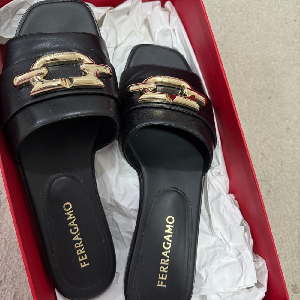Ferragamo slides 7.5. Excellent condition